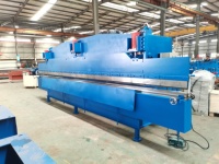 Presse plieuse hydraulique CNC pour tôles métalliques de 6000 mm d'épaisseur (0,2-2,0 mm) – Idéale pour la fabrication de cabines et d'étagères métalliques