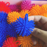 Mini boule de porc-épic Spiky doux Fidget jouet sensoriel pour adolescents adultes boules de haie multicolores jouets classiques balle anti-Stress