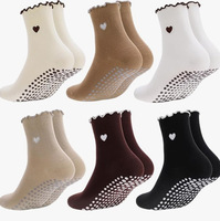 Chaussettes de yoga mi-mollet antidérapantes, style doux et minimaliste, couleur unie, bordure en bois, volantées, broderie cœur, collection Printemps