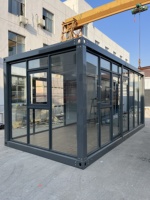Maison Modulaire Conteneurisée avec Mur Rideau en Verre Décoratif et Isolation Thermique pour Hébergement en Résidence de Vacances sur la Plage