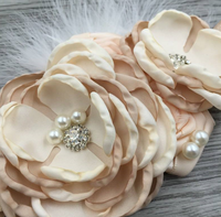 Accessoires pour cheveux d'enfants : bandeaux fleuris, pinces à cheveux en perles et diamants, bandeaux à plumes, couvre-chefs pour bébés