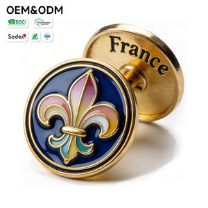 Badge Souvenir Personnalisé Fleur-de-lis Française en Alliage de Zinc Émaillé, Épingle OEM ODM, Accessoire de Luxe pour Cadeaux de Voyage, Badge Emblème Dégradé - Product Image 1