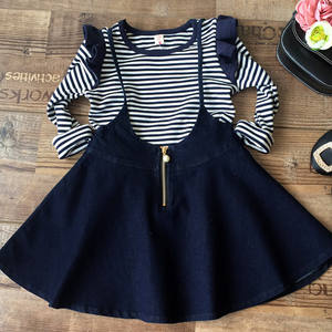 Vente en gros Dubaï Boutique en ligne : Robe fantaisie en jean à bretelles pour bébé fille, collection Printemps, avec motifs rayés et t-shirt long - Product Image 5