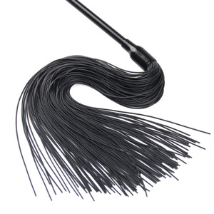 Látigo de Silicona con Pluma de Lobo Negro, Juguete Erótico para Adultos - Product Image 3