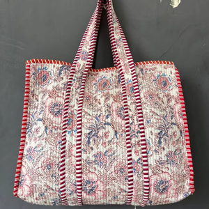 Bolso de Mano Acolchado de Algodón, Elegante, con Estampados de Bloques Inspirados en la Herencia, para Viajes y Compras - Product Image 1