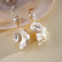 Parure de bijoux haut de gamme unique avec collier chaîne de clavicule et boucles d'oreilles en forme d'étoile de mer incrustée de diamants, coquillage et fausse perle