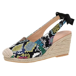 Sandales compensées décontractées pour femmes à bout rond en faux daim imprimé floral, style espadrille, vente en gros d'usine - Product Image 3