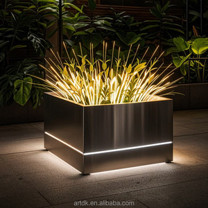 H064 Vase moderne minimaliste en acier inoxydable avec éclairage LED, jardinière décorative pour hôtels, toits, jardins, terrasses et espaces publics - Product Image 1