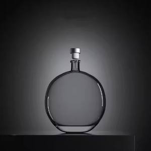 Botella de Vidrio Plana y Redonda de 100ml 150ml 250ml 500ml para Licores y Bebidas Espirituosas con Fondo Grueso y Corcho Personalizado para Ron Brandy Whisky Ginebra - Product Image 5