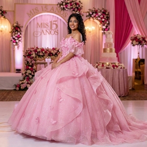 ชุดราตรีงาน Quinceanera สีชมพูหวาน รุ่น Lsbb43 แบบเดรสบอลกาวน์ ประดับด้วยลายปักแบบวินเทจ ผีเสื้อ 3 มิติ ดอกไม้ ประดับกลิตเตอร์ ผ้าชีฟอง รัดรูปด้านหลัง - Product Image 1
