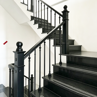 Rampe d'escalier en aluminium noir moderne et minimaliste sur mesure, idéale pour les escaliers intérieurs de villas et d'appartements