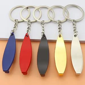 Vente en gros de porte-clés ouvre-bouteille de sport planche de surf en stock petits cadeaux porte-clés en métal porte-clés pendentif logo personnalisé
