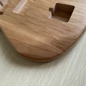 Cuerpo Jazz Master de aliso asiático con acabado pulido, ancho de boca de 56 mm para tamaño de mástil 56 - Product Image 3