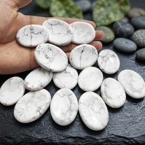 Piedras de preocupación de cristal natural howlita piedras naturales artesanías de cristal rocas minerales feng shui piedras de preocupación decorativas - Product Image 3