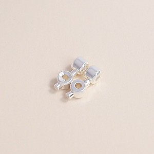 Perle plate ronde plaquée or 18 carats, 4 mm, avec fermoir à pression pour la fabrication de bracelets, idéale pour le bricolage de bijoux. - Product Image 3
