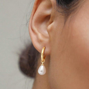 Boucles d'oreilles pendantes élégantes et luxueuses en perles, simples et tendance pour femmes, bijoux en gros pour usage quotidien – Vente chaude - Product Image 2