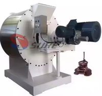 Les vermicelles de chocolat arrose l'extrudeuse de décoration de gâteau de sucrerie faisant la machine