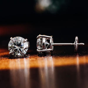 ठीक गहने 14k सोने की बालियां 7.5 मिमी वी बनाम ग्रे लैब में उगाए हुए पुरुषों के कान के छल्ले - Product Image 2