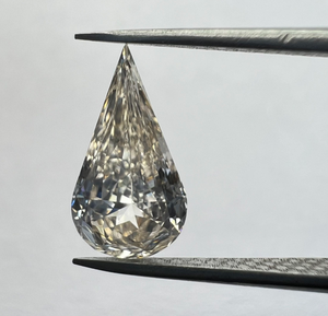 เพชรเม็ดเดี่ยวเจียระไนด้วยเลเซอร์คุณภาพเยี่ยม ประกายวิบวับ สวยงาม ได้รับการเพาะเลี้ยงในห้องปฏิบัติการ  อย่างมีจริยธรรมและยั่งยืน สีแฟนซี โทนสีนม สง่างาม - Product Image 1