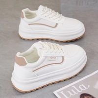 Baskets de course blanches à lacets et bout fermé pour femme, à semelle épaisse, légères, pour l'automne, qui aident à affiner la silhouette, très populaires et très tendance