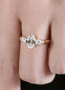 Custom 18K Gold Lab Grown Diamond Engagement Ring with Three Accent <b>Stones</b> Oval Cut 2ct/0.5ct 3.5g IGI Certified Unisex - Product Image 3