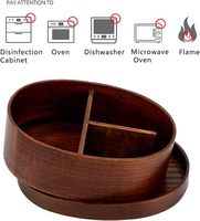 Boîte à bento japonaise en bois brun personnalisée, portable, style sushi, avec compartiments.