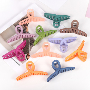 Grande pince à cheveux croisée de 13 cm, pince requin de couleur unie pour usage quotidien - Product Image 1