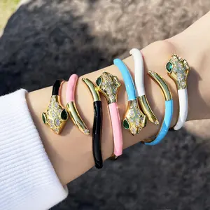 Perhiasan Mewah Negara India Perhiasan Pernyataan Terbuka Gelang 18K Berlapis Emas Warna-warni Menetes Minyak Ular Bangle untuk Wanita