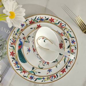 Ensemble de 5 assiettes et bols en porcelaine à motifs de fleurs de paon - Product Image 6