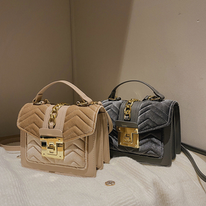 <span class=keywords><strong>Sac</strong></span> à <span class=keywords><strong>main</strong></span> en velours 2025 automne hiver chaud doux <span class=keywords><strong>sac</strong></span> à bandoulière et sacs à <span class=keywords><strong>main</strong></span> Designer chaînes de mode PU velours côtelé <span class=keywords><strong>sac</strong></span> à bandoulière pour les femmes - Product Image 3