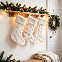 Décorations de Noël : Chaussette de Noël en peluche brodée de paillettes en forme de flocon de neige, chaussettes de Noël brodées, sac cadeau pour bonbons