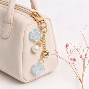 Nuevo Llavero de Acrílico con Rosa, Pequeño, Fresco y Colorido, Colgante de Corazón de Aleación, para Auriculares y Bolsos - Product Image 4