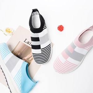 Couleur mélangée et taille expédition liquidation vente femmes chaussures vulcanisées chaussette baskets femmes été sans lacet chaussures plates <span class=keywords><strong>chaussure</strong></span> de marche - Product Image 2