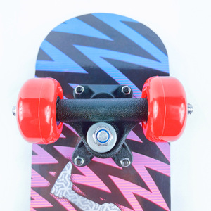 สเก็ตบอร์ดเด็ก DZ1705A ขนาด 22 นิ้ว ลายการ์ตูน ดีไซน์ทนทาน ทำจากไม้เมเปิ้ล สำหรับเด็ก ขี่เล่นสนุกบนถนน - Product Image 3