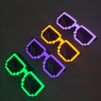 Logo personnalisé LED Party Festival Lunettes rougeoyantes avec trois modes d'éclairage pour la Saint-Valentin et les occasions de Thanksgiving
