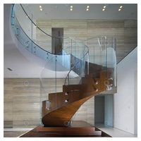 Balustrade Courbe Personnalisée PRIMA : Forme Élégante Adaptée aux Escaliers en Spirale et aux Bords de Terrasses Courbes