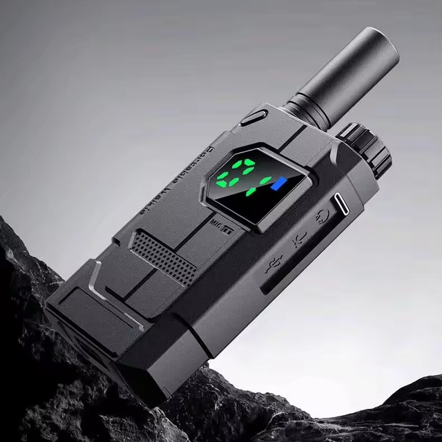 Portable 2w Lightweight and Thin Walkie Talkie E36 LED Display Type-C Convenient Charging Ham Radio Digital Waterproof Walki