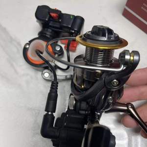 <span class=keywords><strong>Carrete</strong></span> de Pesca Eléctrico con Alarma Automática para Lanzamientos Largos, <span class=keywords><strong>Carrete</strong></span> de Pesca Giratorio Eléctrico 5000 Drop - Product Image 4