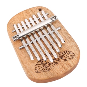 GECKO K& # Kalimba 8209 8CA, Strumento a Percussione in Legno di Canfora, 8 Tasti con Foro per Appendere - Product Image 1