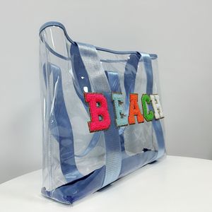 Sac fourre-tout en PVC transparent imperméable bleu personnalisé de haute qualité avec lettrage coloré pour la plage, les voyages et le shopping - Product Image 3