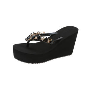 Tongs d'été élégantes à talons hauts Tongs compensées en strass Sandales de plage à plateforme imprimées pour femmes - Product Image 6