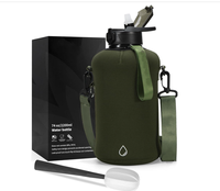 Vente directe d'usine Bouteille d'eau de 74oz avec manchon en néoprène Pichet de récipient d'eau portable sans Bpa avec poignée