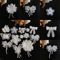 Décorations en dentelle brodée, autocollants lavables en forme de fleurs de perles, adaptés aux étiquettes de vêtements, sacs et autres accessoires.