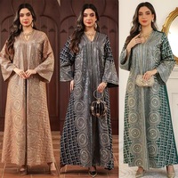 Fabricants en gros de robes de mode pour femmes musulmanes, en polyester brodé de soie longue de haute qualité, pour le marché international.