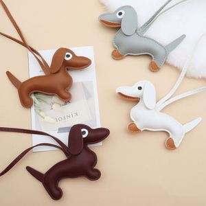 Llavero de piel sintética de lujo con diseño de perrito Dachshund, colgante de alta calidad para bolso, amuleto de piel de perro de lujo para bolso. - Product Image 3
