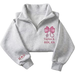 Sudadera Personalizada con Cierre de Cremallera para Enfermeras, Forrada y Bordada, Regalo Personalizado para Enfermeras con Certificación BSN RN, Ropa de Invierno para Graduación - Product Image 1