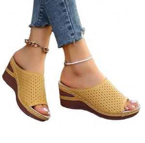 Sandales compensées décontractées à talons hauts et bout ouvert pour femme UP-2426J – Idéales pour l'été - Product Image 1
