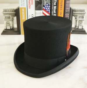 Sombrero de Copa Alta Personalizado en Color Negro y Rojo, 100% Fieltro de Lana, con Pluma, para Fiestas - Product Image 3