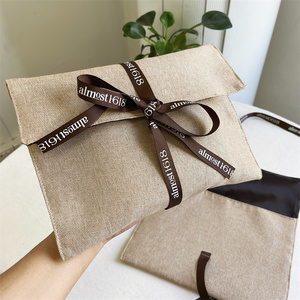 Busta in Iuta e Lino Chuanghua BSCI con Logo Personalizzato su Nastro, <span class=keywords><strong>Buste</strong></span> Naturali in Iuta <span class=keywords><strong>per</strong></span> Imballaggio di Vestiti, <span class=keywords><strong>Scarpe</strong></span> e Borse - Product Image 1