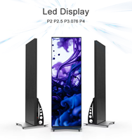 Écran LED mobile ultra-fin sur pied pour affichage publicitaire en magasin et utilisation en ascenseur avec design pliable et Wi-Fi intégré
